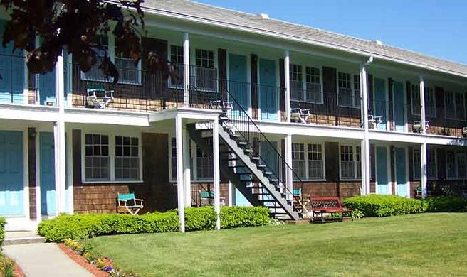 Colonial Village Motel & Cottages Exterior
