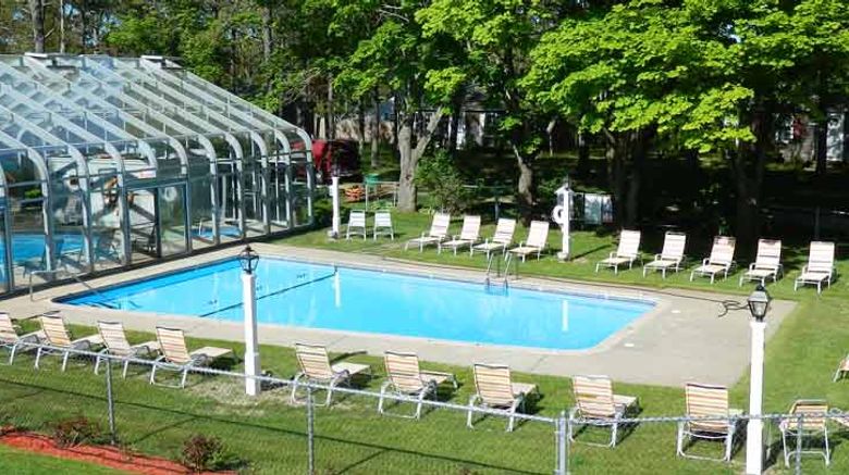 <b>Colonial Village Motel & Cottages Pool</b>