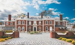 Eastover Hotel & Resort