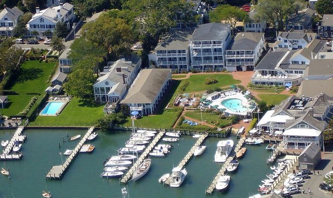 The Harborside Inn Exterior