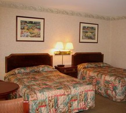 Knights Inn Lenox Room