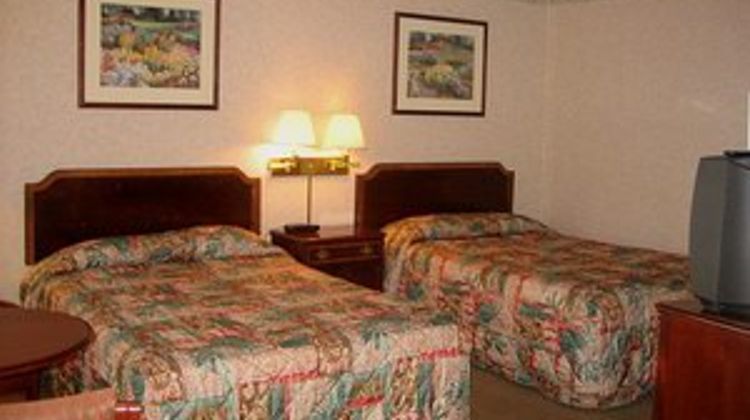Knights Inn Lenox Room