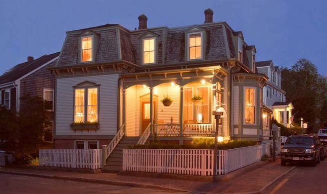 Centerboard Inn Exterior