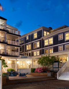 Vineyard Square Hotel & Suites