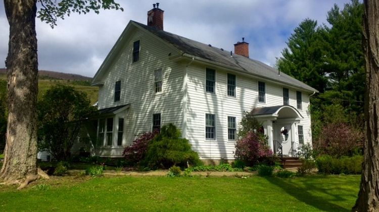 The Williamsville Inn Exterior
