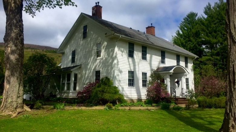 The Williamsville Inn Exterior