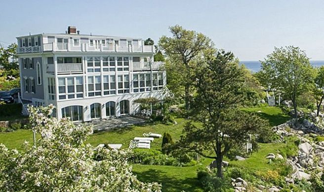 Yankee Clipper Inn Exterior