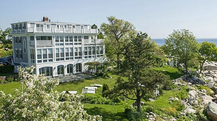 Yankee Clipper Inn Exterior