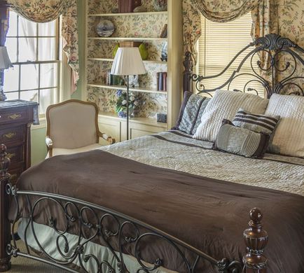 Yankee Clipper Inn Room