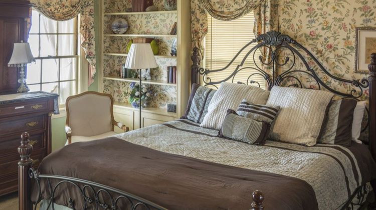 Yankee Clipper Inn Room