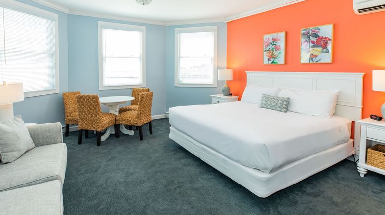 <b>Island House Hotel Room</b>