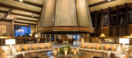 The Lodge of Four Seasons Lobby