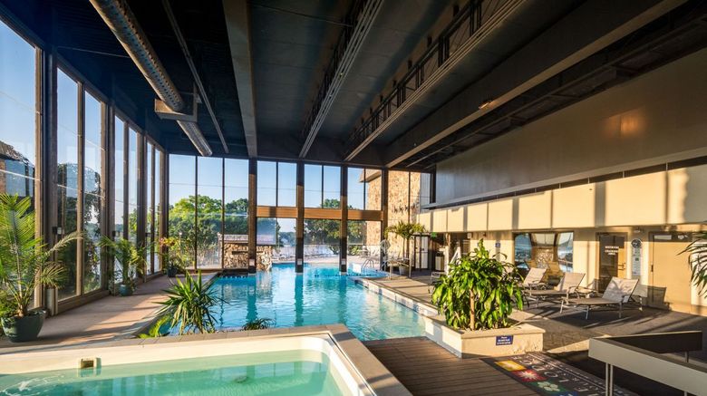 <b>The Lodge of Four Seasons Pool</b>