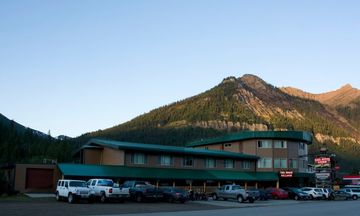 Soda Butte Lodge