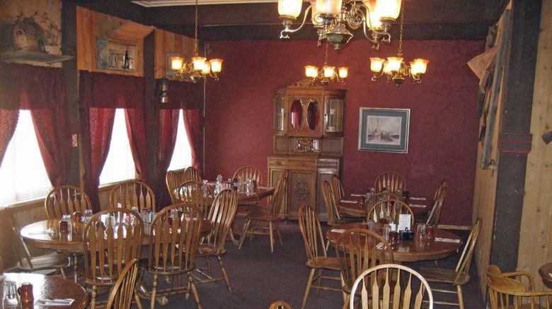 <b>Soda Butte Lodge Restaurant</b>