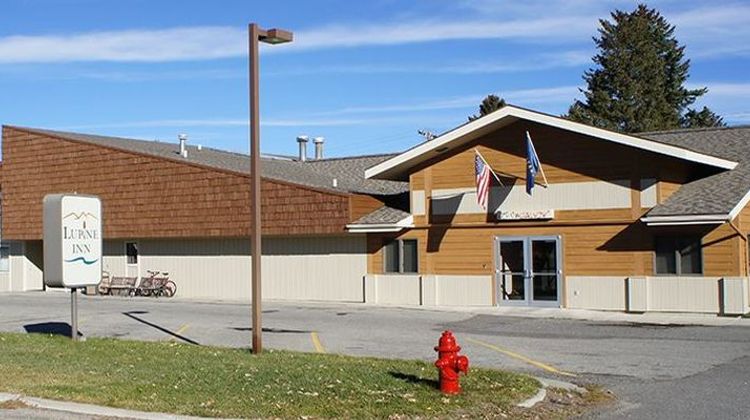 Lupine Inn Exterior