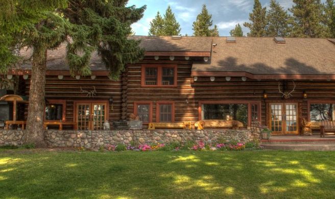 Averills Flathead Lake Lodge Exterior