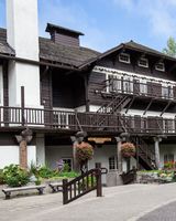 Lake McDonald Lodge & Cabins