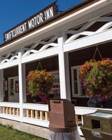 Swiftcurrent Motor Inn & Cabins