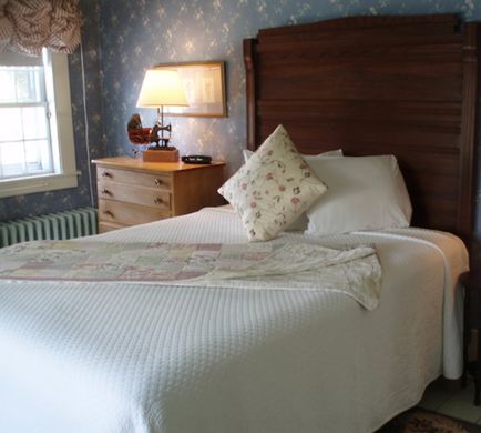 Lovetts Inn by LaFayette Brook Room