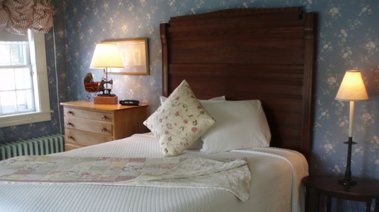 <b>Lovetts Inn by LaFayette Brook Room</b>