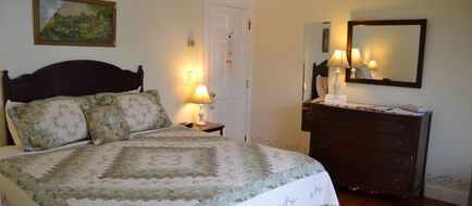 Dowds' Country Inn Room
