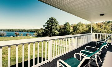 Crescent Lake Inn & Suites