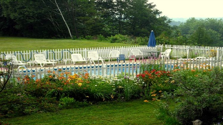 1785 Inn & Restaurant Pool