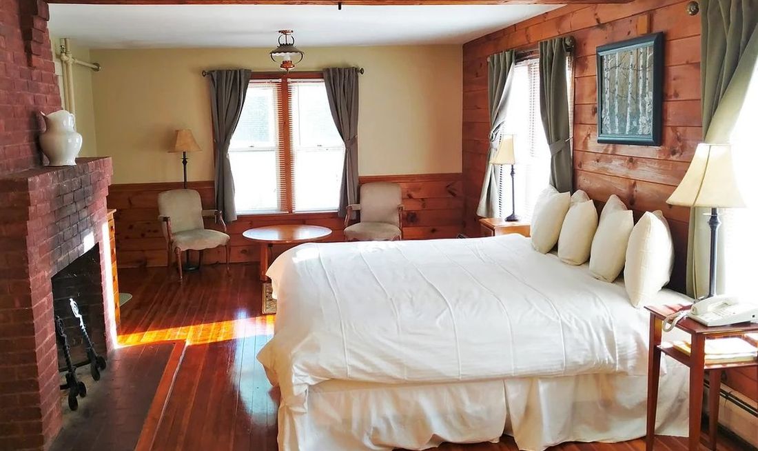 Woodbound Inn Room