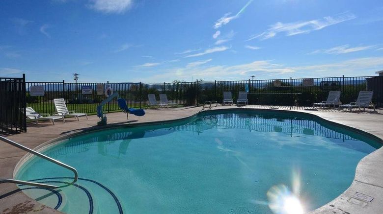 <b>Elephant Butte Inn & Spa Pool</b>