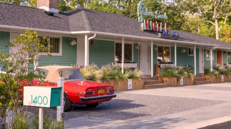 Silver Sands Motel & Beach Bungalows Exterior