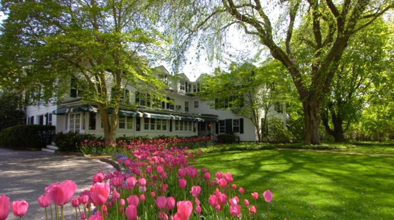 <b>The Huntting Inn Exterior</b>