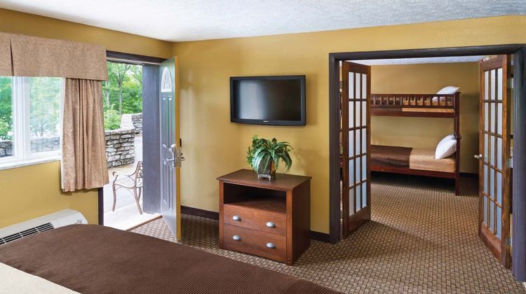 Burr Oak Lodge & Conference Center Suite