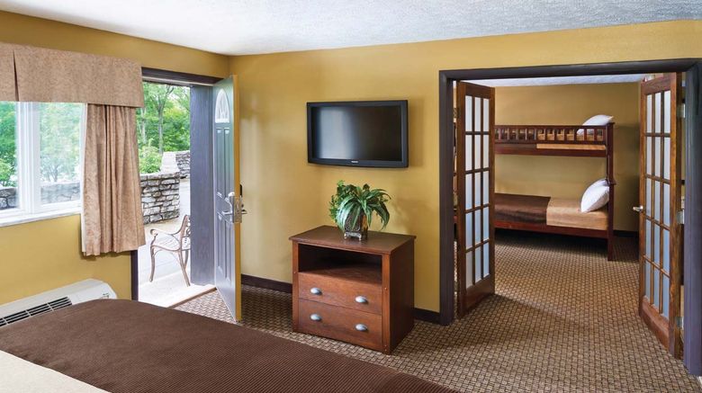 <b>Burr Oak Lodge & Conference Center Suite</b> <b>Burr Oak Lodge & Conference Center Suite</b>