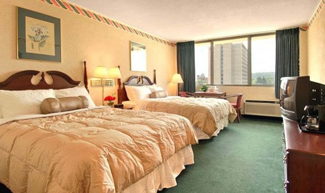 Quality Inn & Suites Cincinnati Room