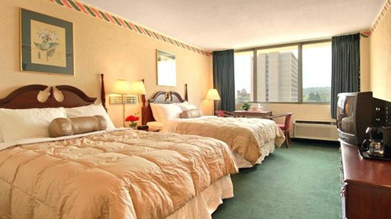 Quality Inn  and  Suites Cincinnati Room