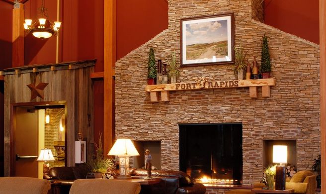 Fort Rapids Indoor Waterpark Resort Lobby