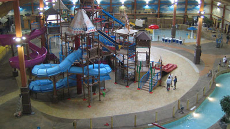 <b>Fort Rapids Indoor Waterpark Resort Pool</b>