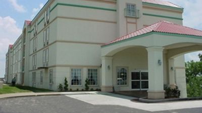 La Quinta Inn & Suites Tulsa Central