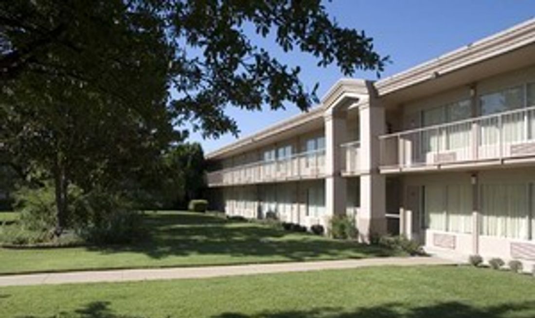 Executive Inn Exterior