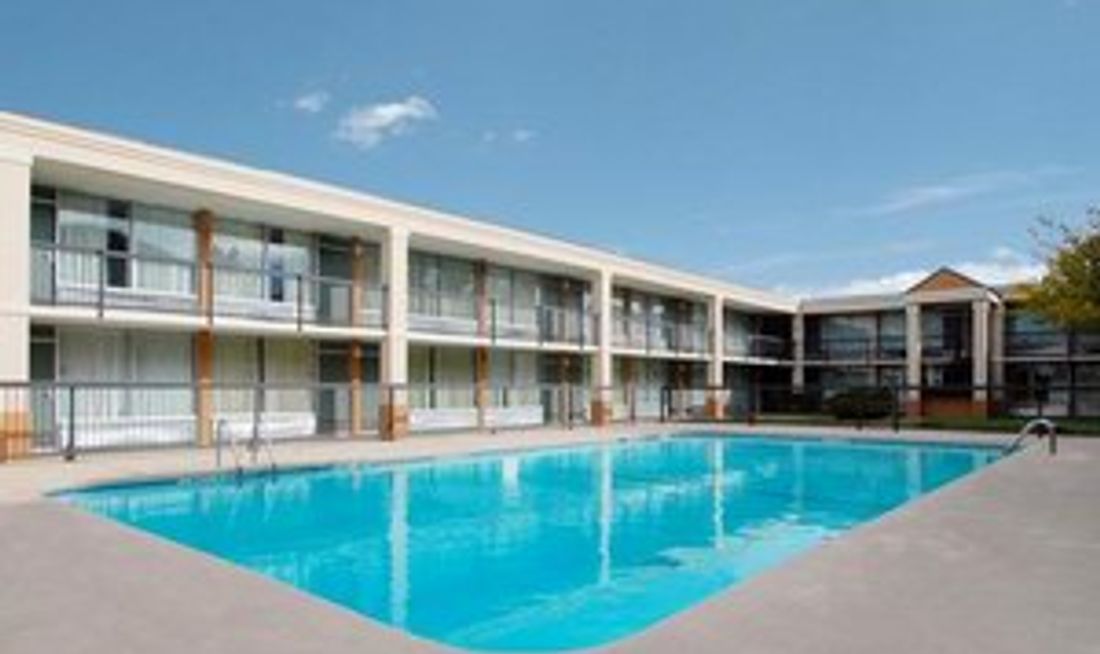 Quality Inn Pool