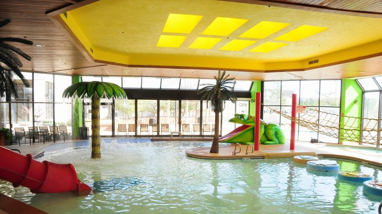 <b>Wyndham Tulsa Pool</b>