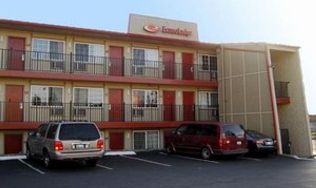Motel 6 Portland, OR – Southeast Exterior