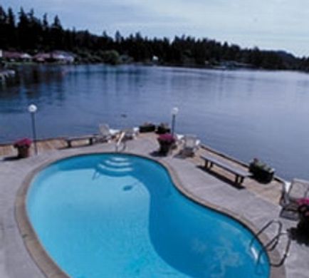 Lakeshore Inn Pool