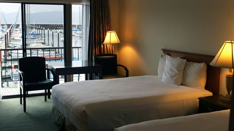Astoria Riverwalk Inn Room