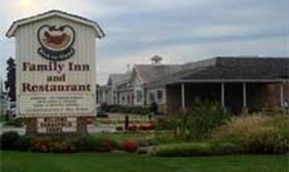 Bird In Hand Family Inn Exterior
