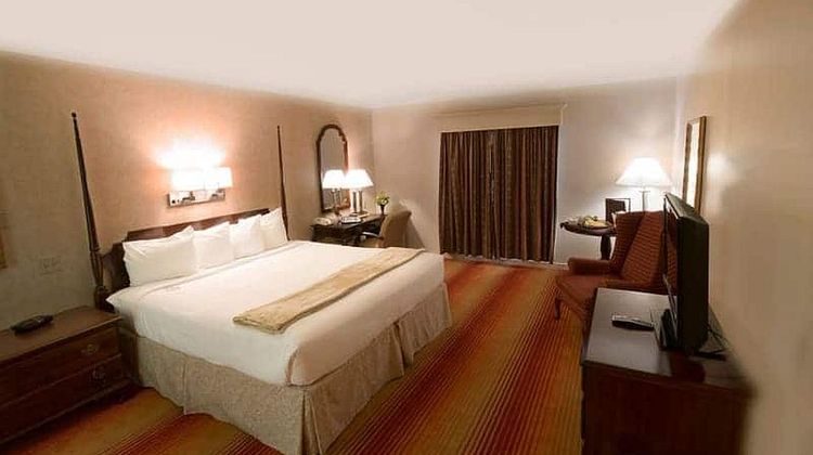 Inn at Reading Hotel & Conference Center Room