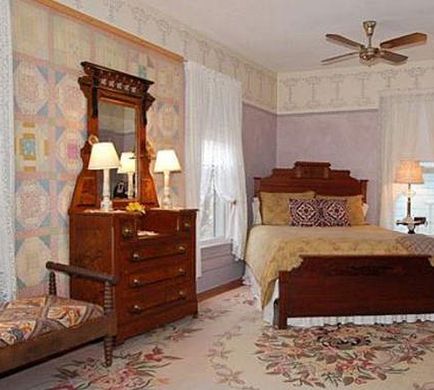 1870 Wedgwood Bed and Breakfast Inn Room