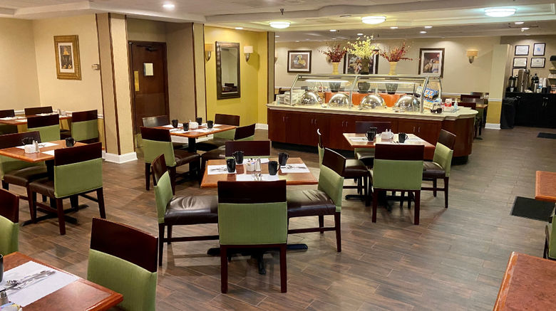 <b>Radisson Hotel Philadelphia Northeast Restaurant</b> <b>Radisson Hotel Philadelphia Northeast Restaurant</b>