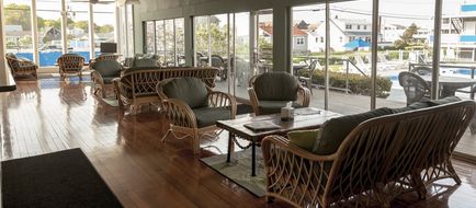 Pleasant View Inn Lobby